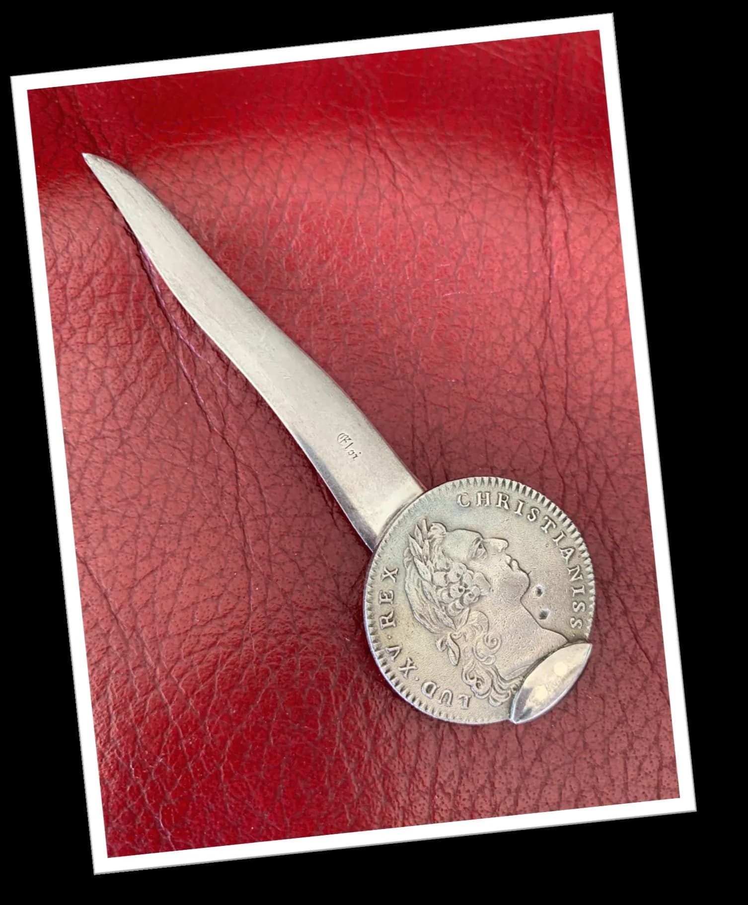 ELOI 1960 OUVRE-LETTRES ONDULÉ FIN
JETON LOUIS XV