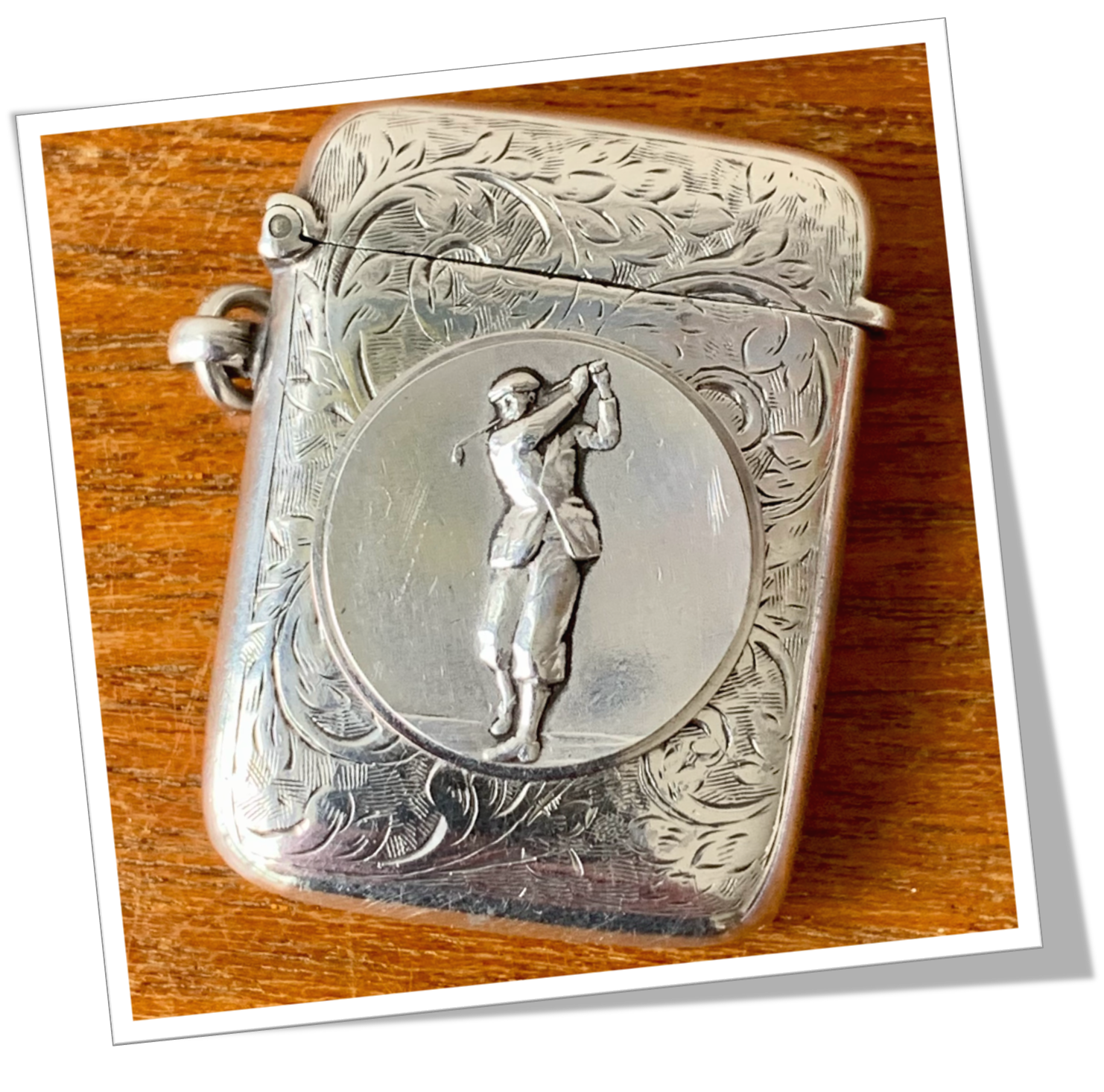 WILLIAM HAIR HASELER 1902 GOLFEUR EN MÉDAILLON ET RINCEAUX