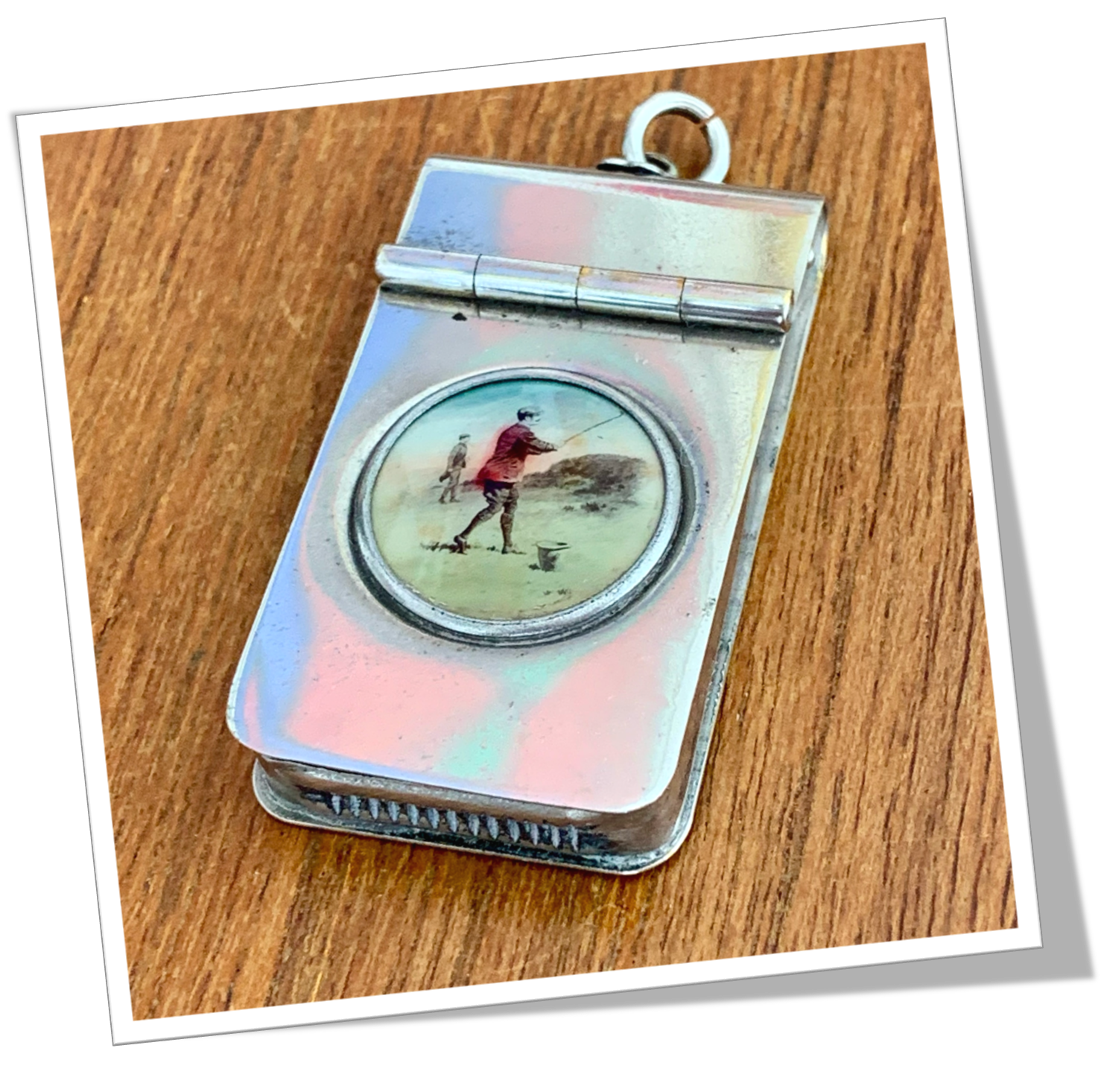 N.I 1890 CAPOT GOLFEUR EN MÉDAILLON