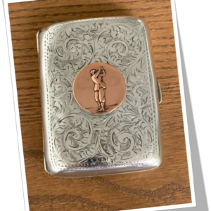 N.I 1920 ÉTUI À CIGARETTES GOLFEUR EN MÉDAILLON EN BRONZE