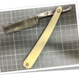 ELOI 1950 COUPE CHOUX BAKÉLITE