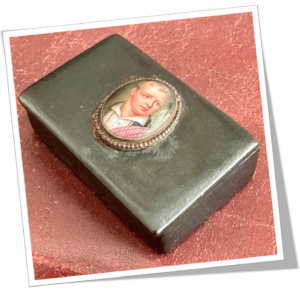 N.I 1850 BUSTE GENTLEMAN EN MÉDAILLON TABATIÈRE