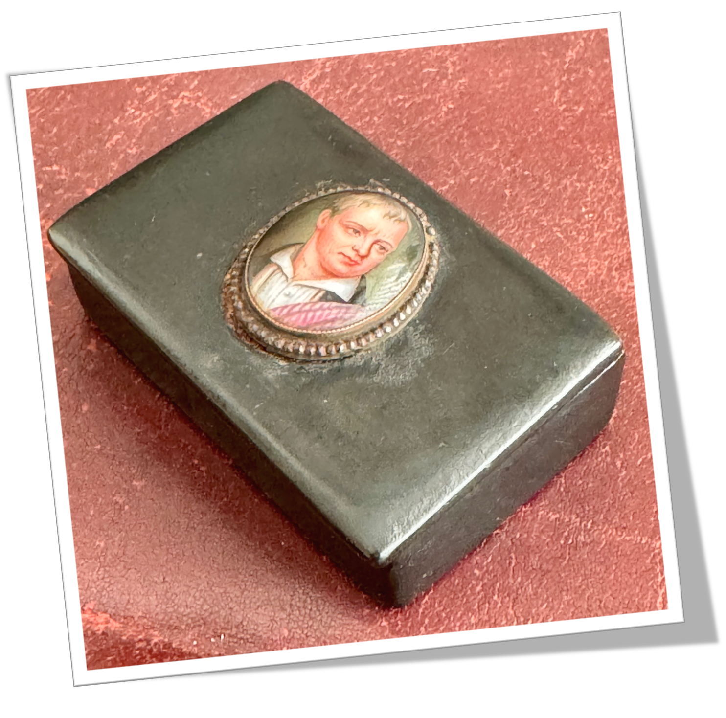 N.I 1850 BUSTE GENTLEMAN EN MÉDAILLON TABATIÈRE