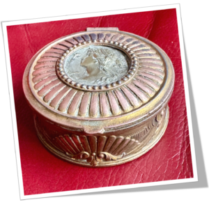 N.I 1890 DÉCOR OPÉRA MÉDAILLON RAYONNANT BOÎTE À BIJOUX