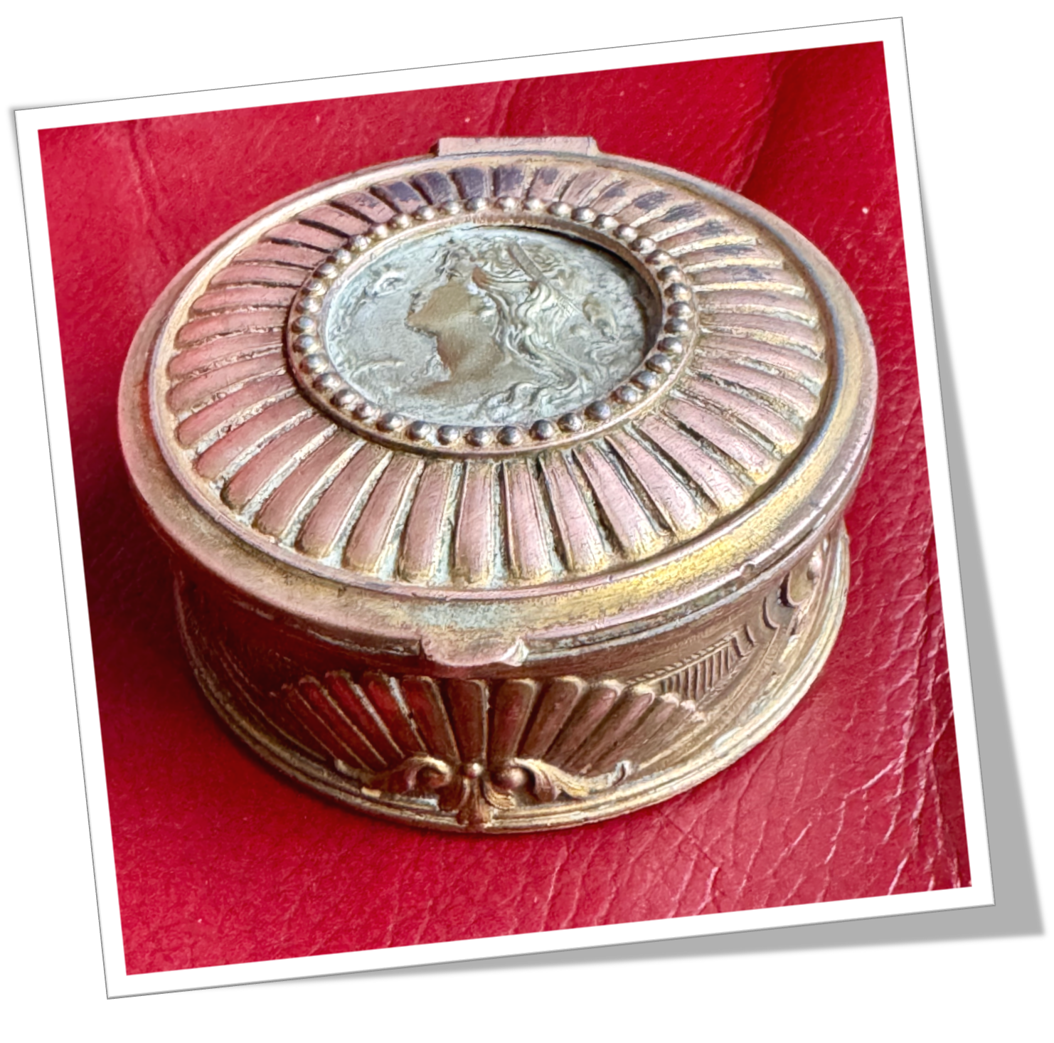 N.I 1890 DÉCOR OPÉRA MÉDAILLON RAYONNANT BOÎTE À BIJOUX