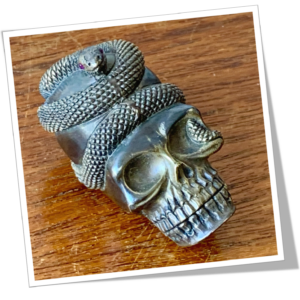 N.I 1900 CRÂNE AU SERPENT