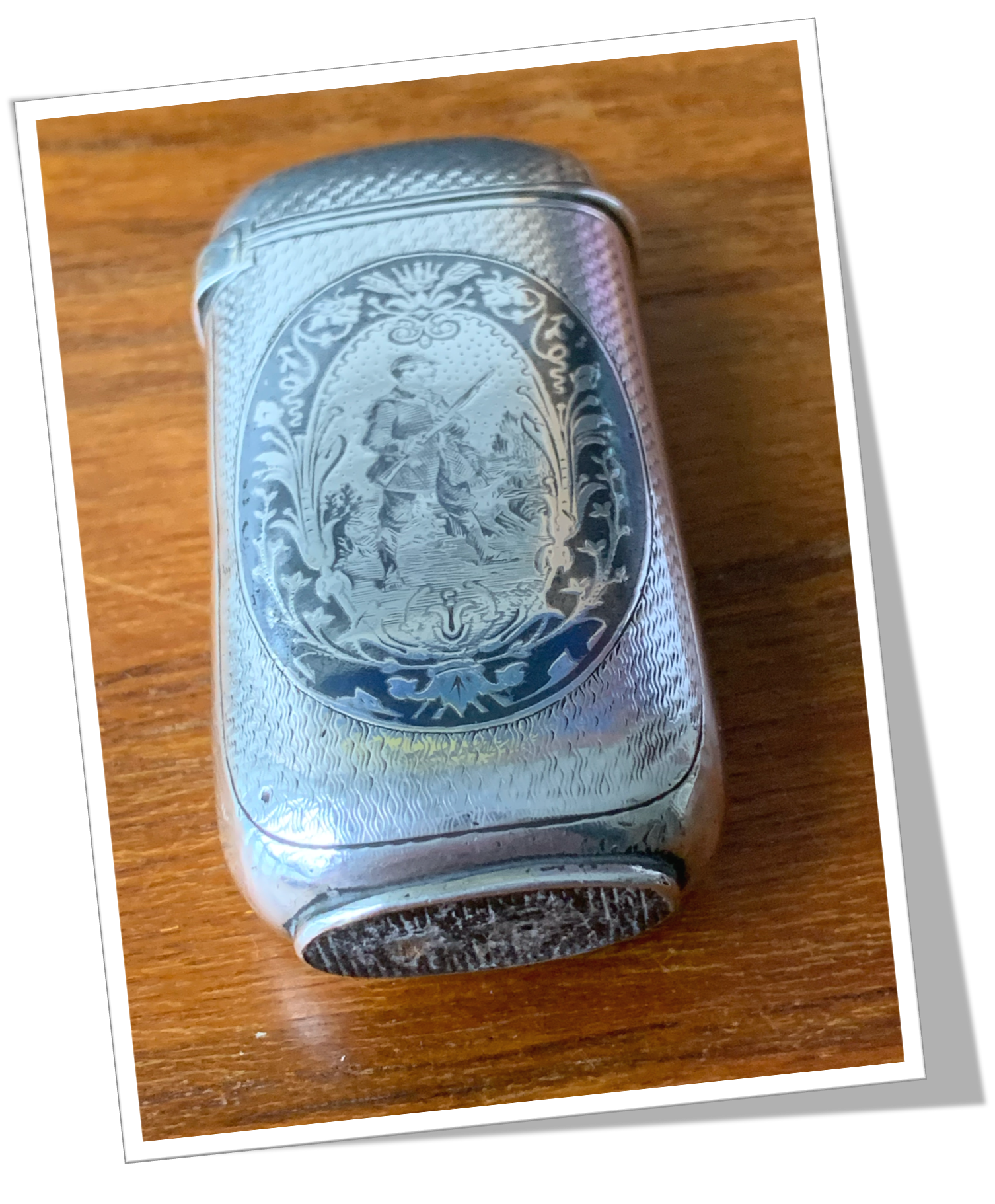 N.I 1890 CHASSEUR CHIEN NIELLÉ