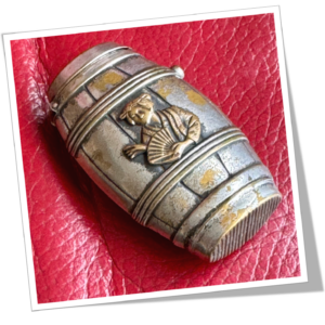 N.I 1890 TONNEAU GEISHA À L’ÉVENTAIL JAPONISANT