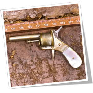 N.I 1910 PISTOLET REVOLVER NACRE ROSE CAT.