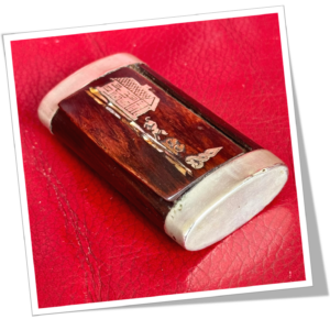 N.I 1910 TABATIÈRE MAISON CHIEN ET SAPIN