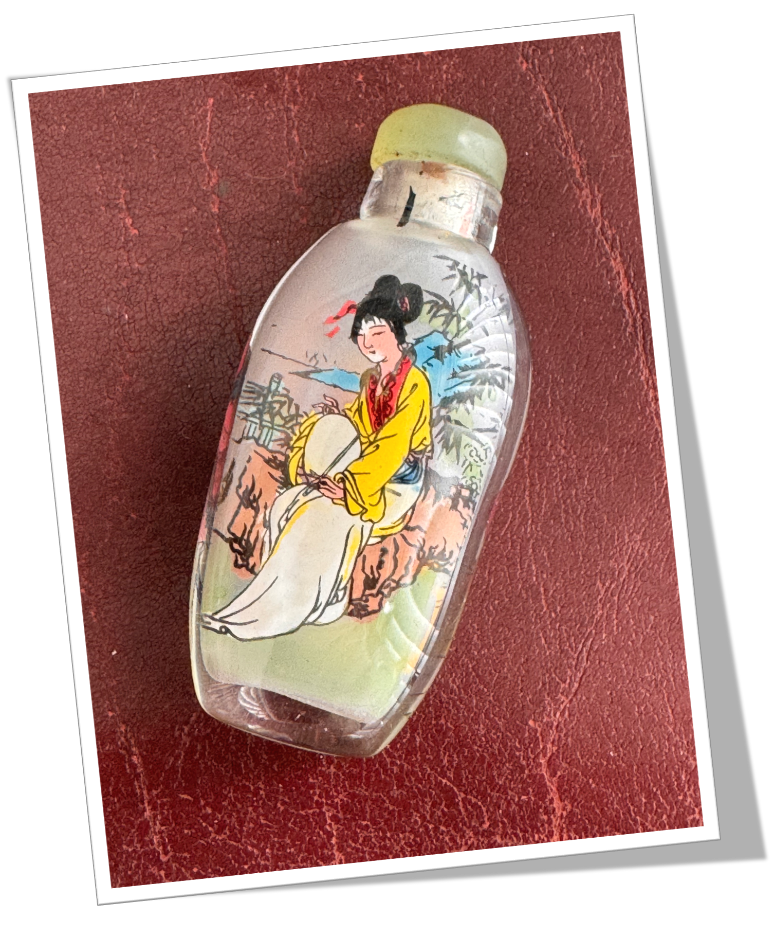 N.I 1950 TABATIÈRE BOUTEILLE GEISHA ET JEUNE HOMME À LA FLÛTE
