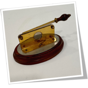 N.I 1980 MINI GUILLOTINE PAIN BOIS