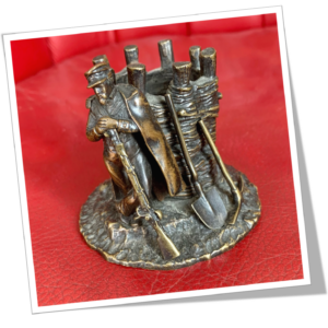 N.I 1915 POILU À LA PELLE ET PIOCHE WWI