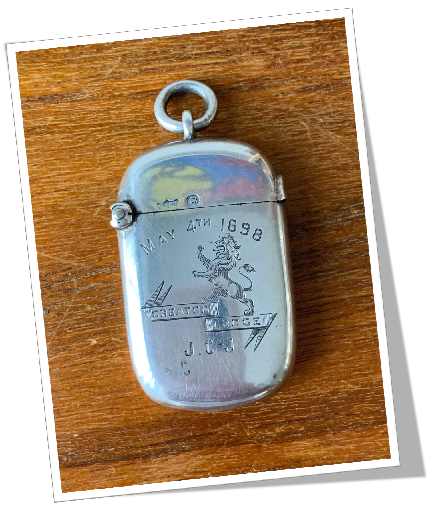 WILLIAM NEALE 1897 ARMOIRIES LION