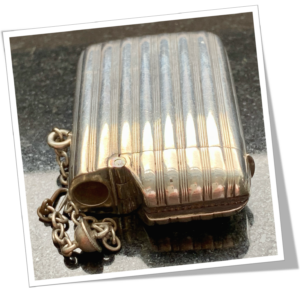 N.I 1920 STRIÉ BOUCHON CROCHET