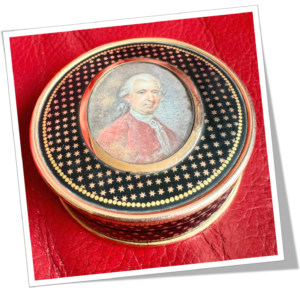 N.I 1790 TABATIÈRE PORTRAIT HOMME EN ROUGE ÉTOILÉ