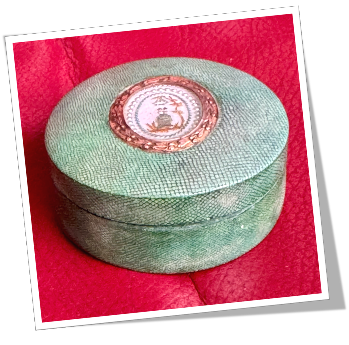 N.I 1780 TABATIÈRE DEUX CŒUR SUR L’AUTEL GALUCHAT