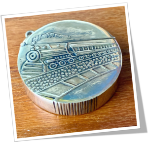 N.I 1910 TRAIN SUR RAILS