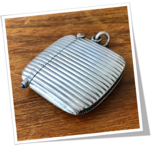 L.K 1910 GODRONNÉ SAPHIR