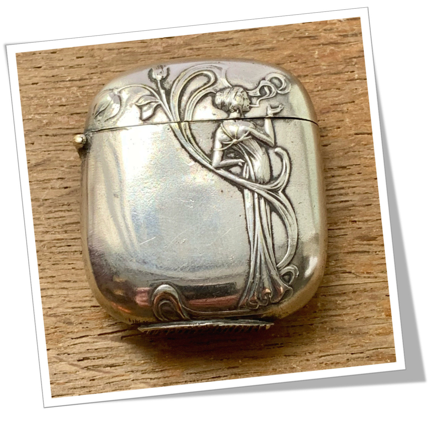 N.I 1900 FEMME FUMANT ART NOUVEAU