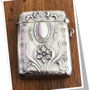 N.I 1890 CARTOUCHE RUBAN BLÉ FLEURI